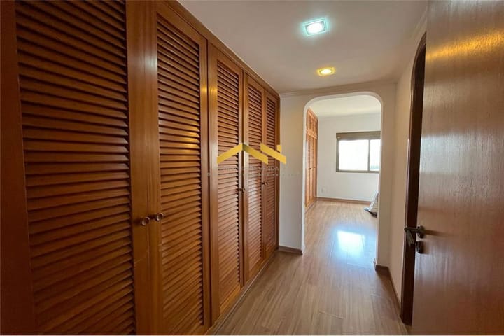 Apartamento à venda com 3 quartos, 246m² - Foto 2