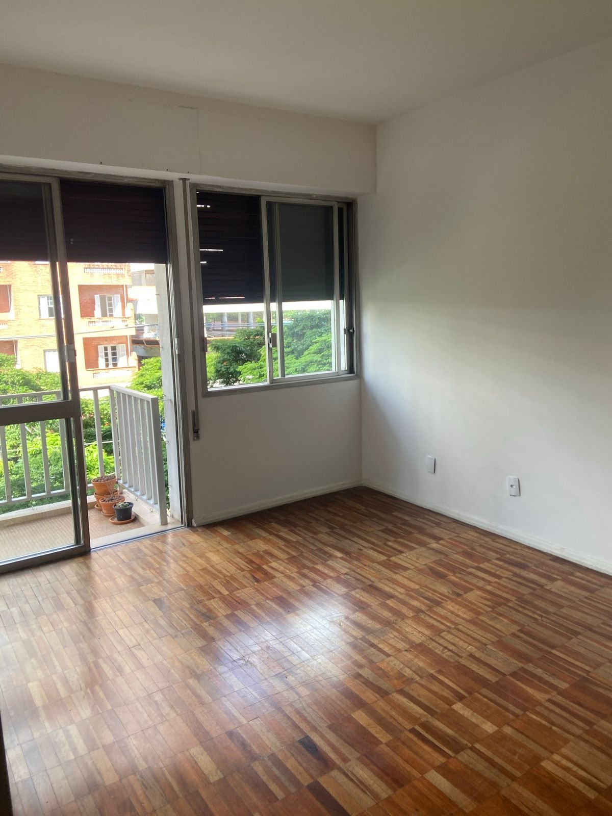 Apartamento à venda com 3 quartos, 150m² - Foto 2