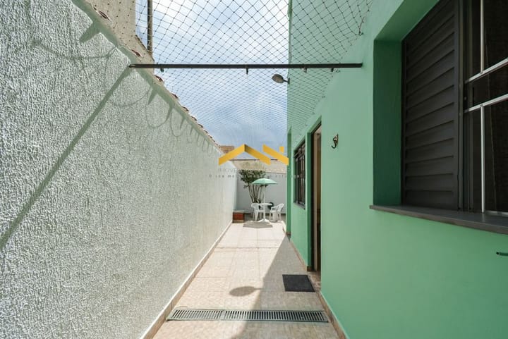 Casa à venda com 4 quartos, 180m² - Foto 2