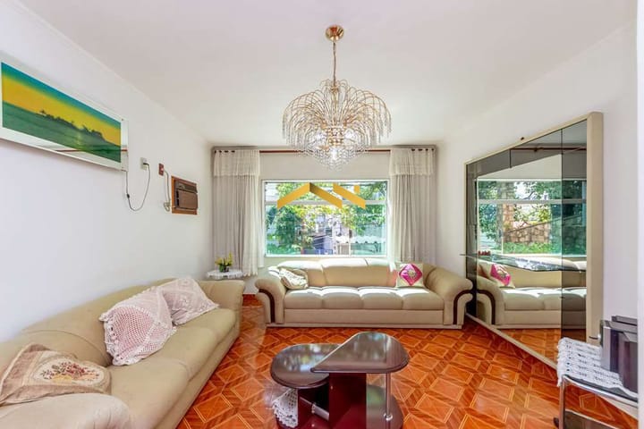 Casa à venda com 3 quartos, 197m² - Foto 1