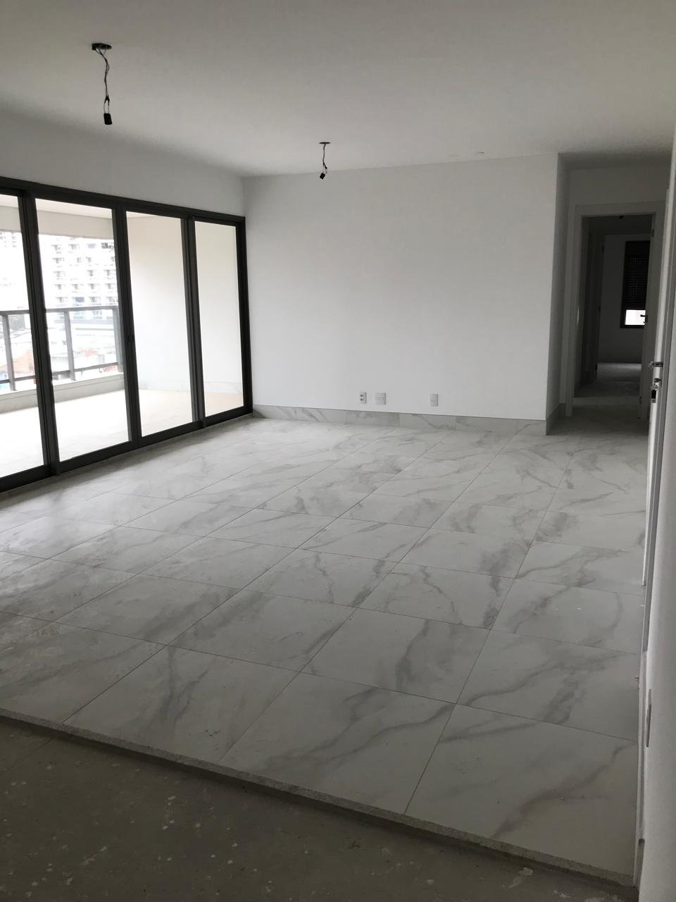 Apartamento à venda com 3 quartos, 131m² - Foto 1