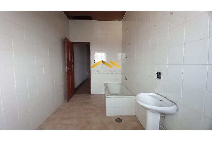 Casa à venda com 2 quartos, 111m² - Foto 2