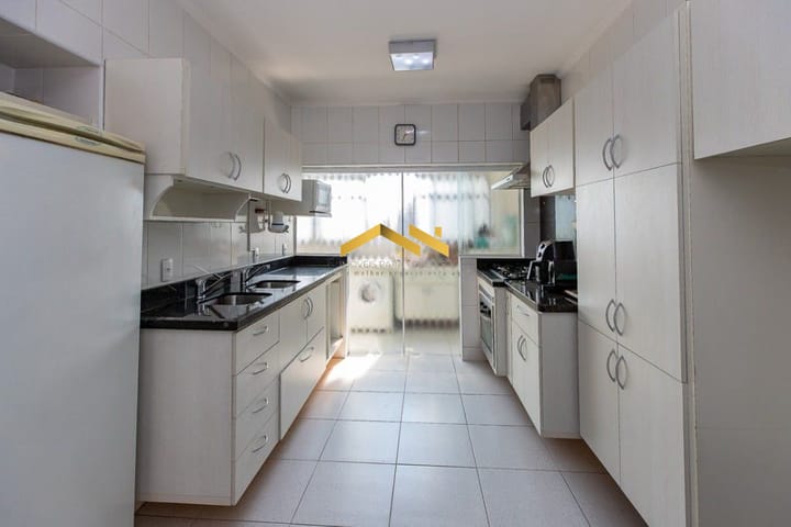 Apartamento à venda com 3 quartos, 138m² - Foto 2