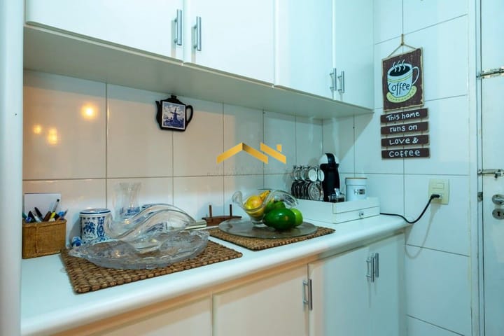 Apartamento à venda com 3 quartos, 130m² - Foto 2