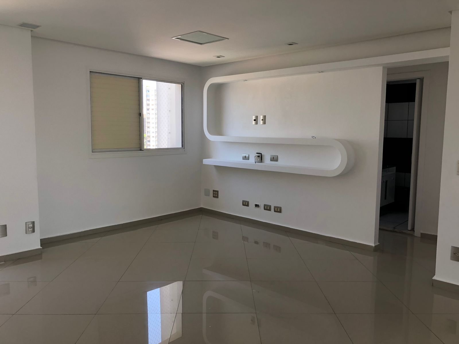 Apartamento à venda com 2 quartos, 81m² - Foto 1