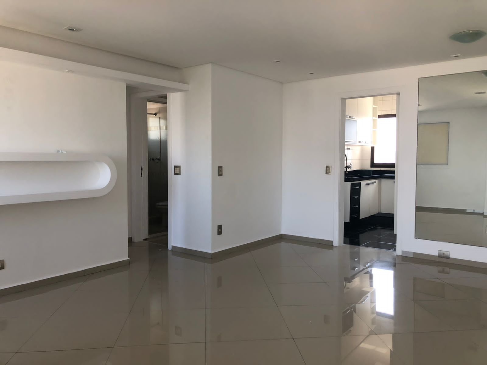 Apartamento à venda com 2 quartos, 81m² - Foto 2