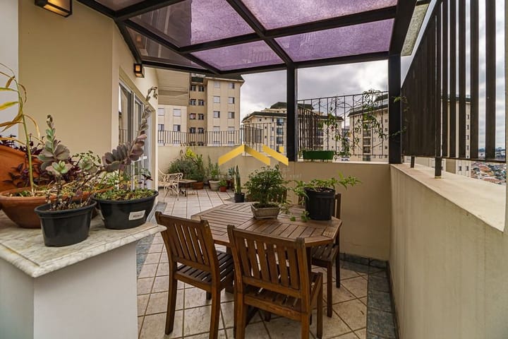 Apartamento à venda com 3 quartos, 231m² - Foto 2