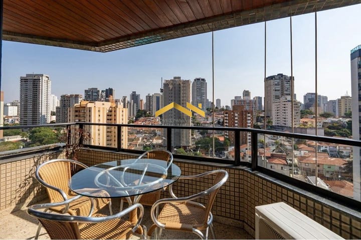 Apartamento à venda com 4 quartos, 200m² - Foto 1