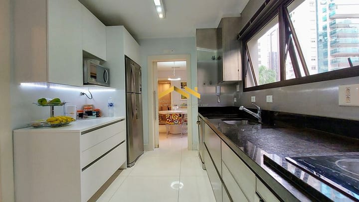 Apartamento à venda com 4 quartos, 246m² - Foto 7