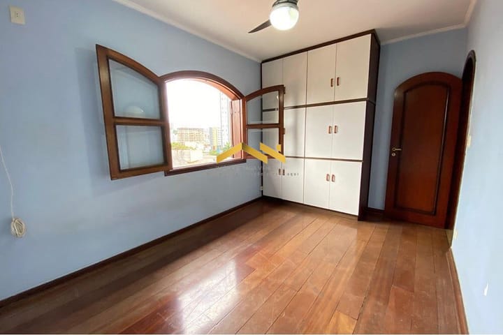 Casa à venda com 5 quartos, 282m² - Foto 10