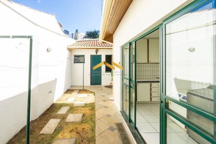 Casa à venda com 3 quartos, 288m² - Foto 4