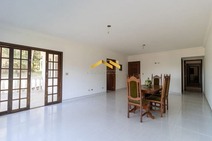 Casa à venda com 6 quartos, 450m² - Foto 1