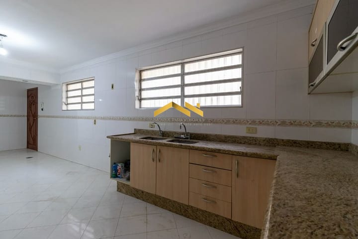 Casa à venda com 3 quartos, 240m² - Foto 10