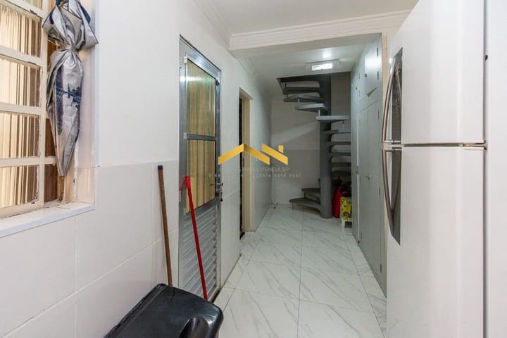 Casa à venda com 4 quartos, 131m² - Foto 14