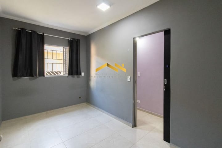 Casa à venda com 3 quartos, 194m² - Foto 2