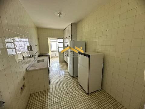 Apartamento à venda com 3 quartos, 130m² - Foto 2