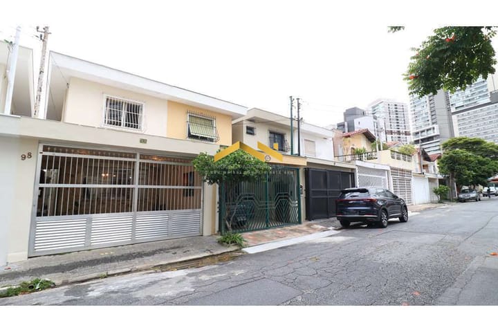 Casa à venda com 5 quartos, 200m² - Foto 1