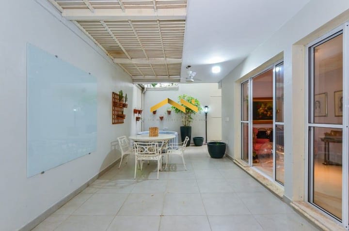 Casa à venda com 4 quartos, 271m² - Foto 22