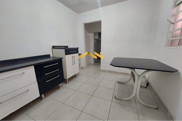 Casa à venda com 2 quartos, 77m² - Foto 2