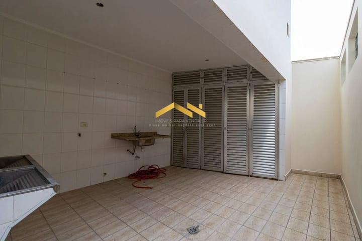 Casa à venda com 3 quartos, 240m² - Foto 2