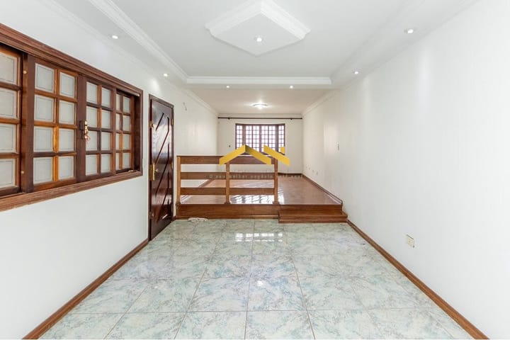 Casa à venda com 3 quartos, 285m² - Foto 1