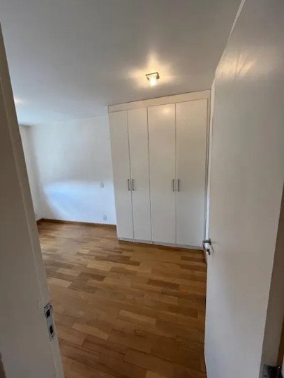 Apartamento à venda com 2 quartos, 70m² - Foto 4