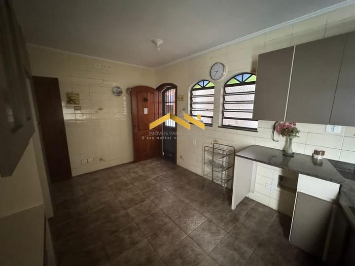 Casa à venda com 5 quartos, 256m² - Foto 11