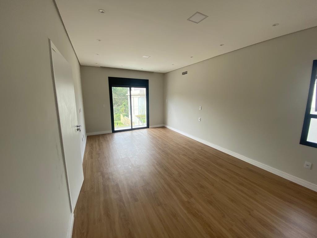 Casa à venda com 4 quartos, 244m² - Foto 11