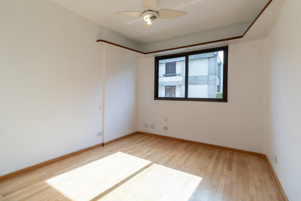 Apartamento à venda com 3 quartos, 209m² - Foto 19