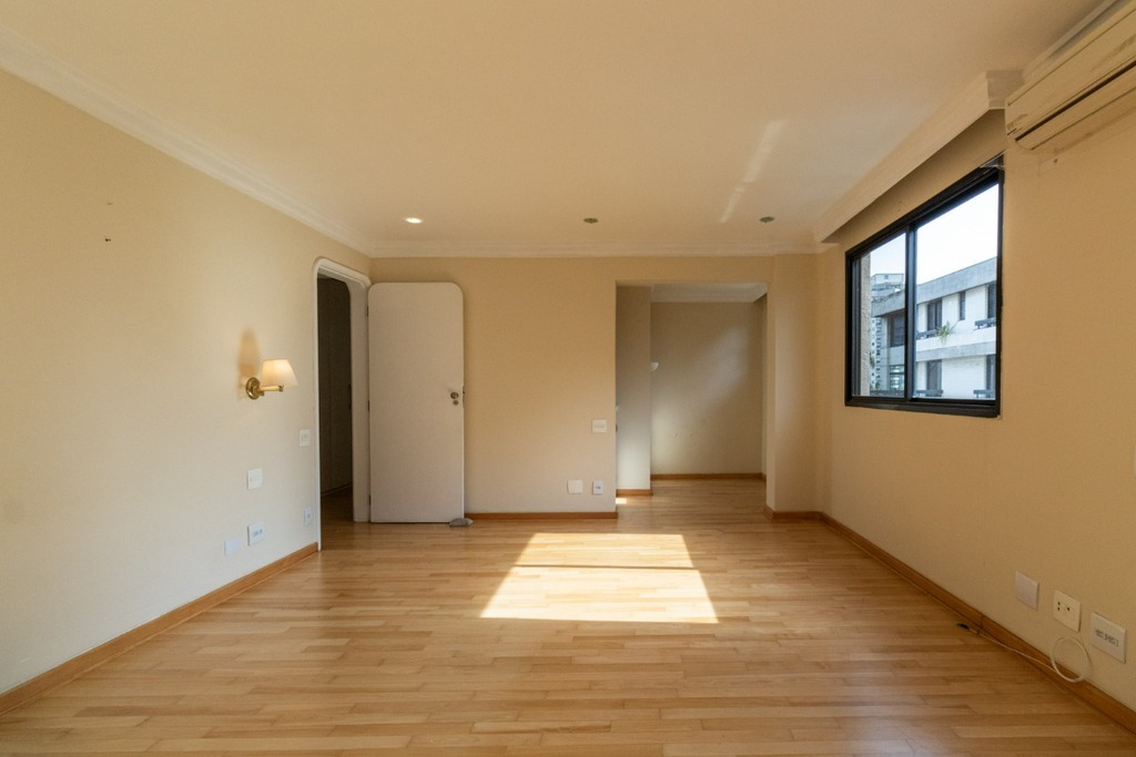 Apartamento à venda com 3 quartos, 209m² - Foto 3