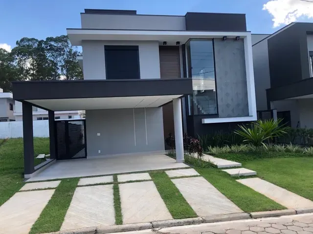 Casa à venda com 3 quartos, 266m² - Foto 1