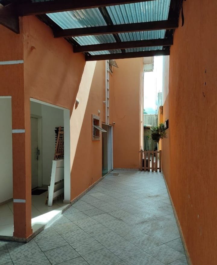 Casa à venda com 3 quartos, 175m² - Foto 1