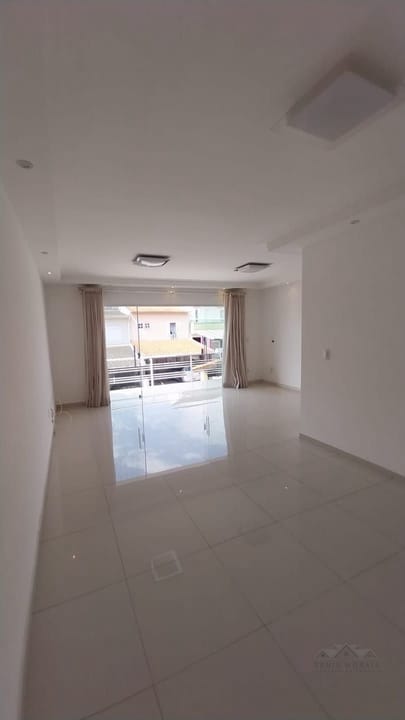 Casa à venda com 3 quartos, 233m² - Foto 5