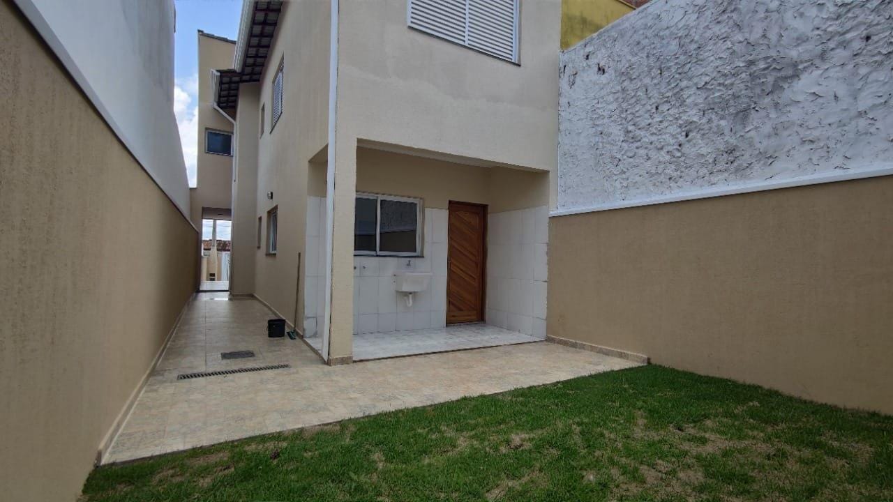 Casa à venda com 3 quartos, 130m² - Foto 2