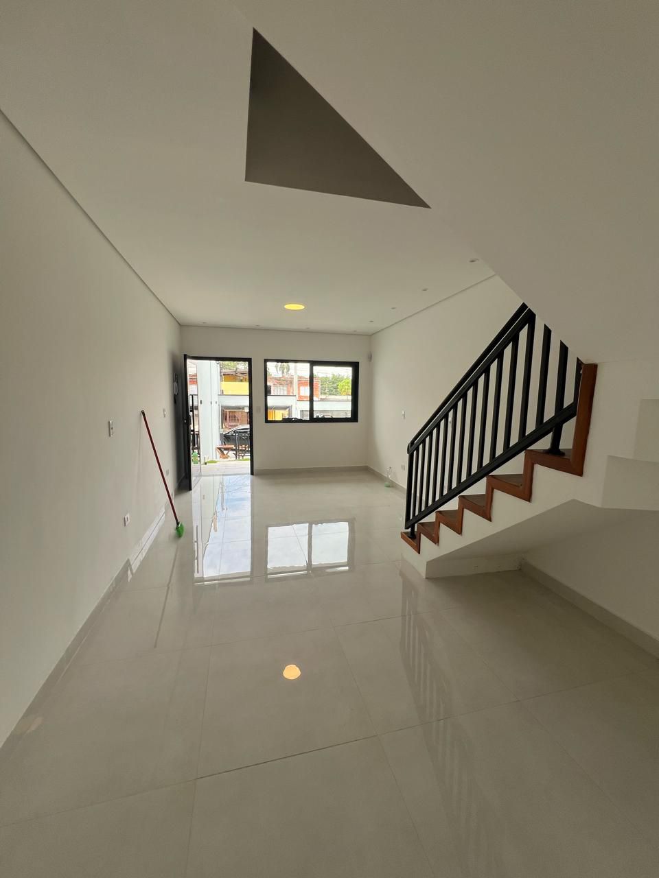 Casa à venda com 3 quartos, 153m² - Foto 1