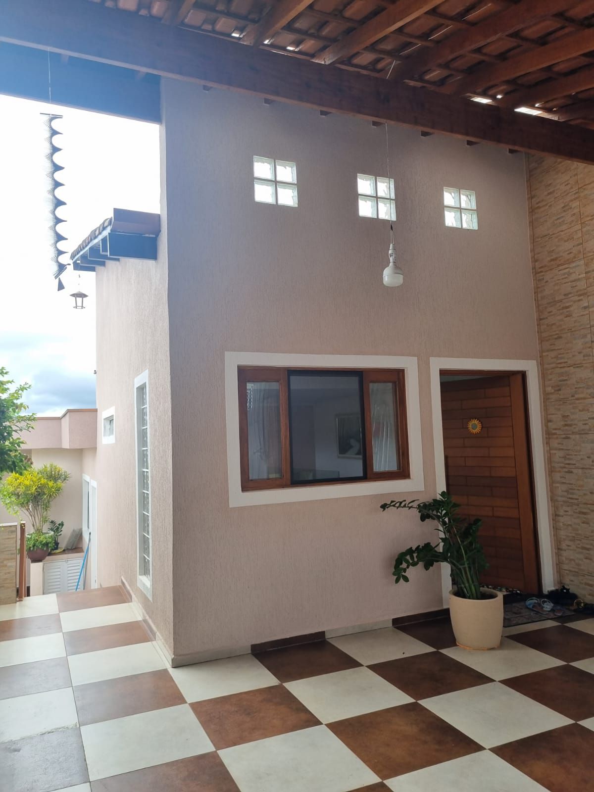 Casa à venda com 3 quartos, 146m² - Foto 1