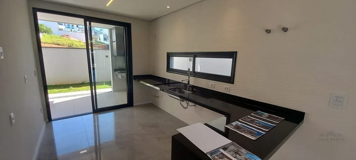 Casa à venda com 4 quartos, 200m² - Foto 12