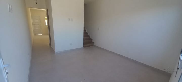 Casa à venda com 2 quartos, 77m² - Foto 2