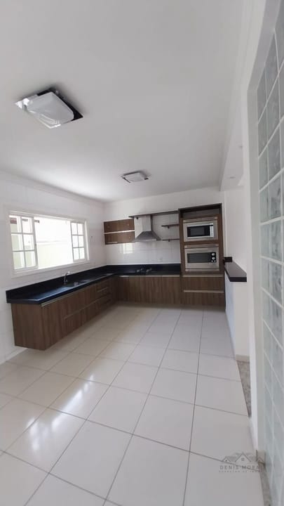 Casa à venda com 3 quartos, 233m² - Foto 12