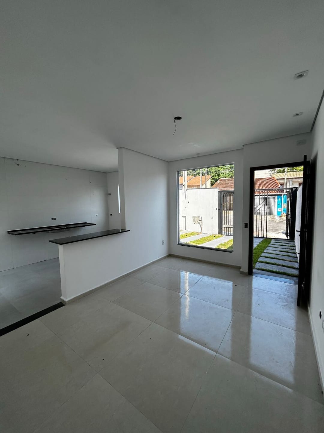 Casa à venda com 3 quartos, 67m² - Foto 4