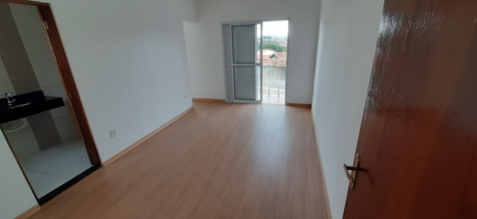 Casa à venda com 3 quartos, 130m² - Foto 1