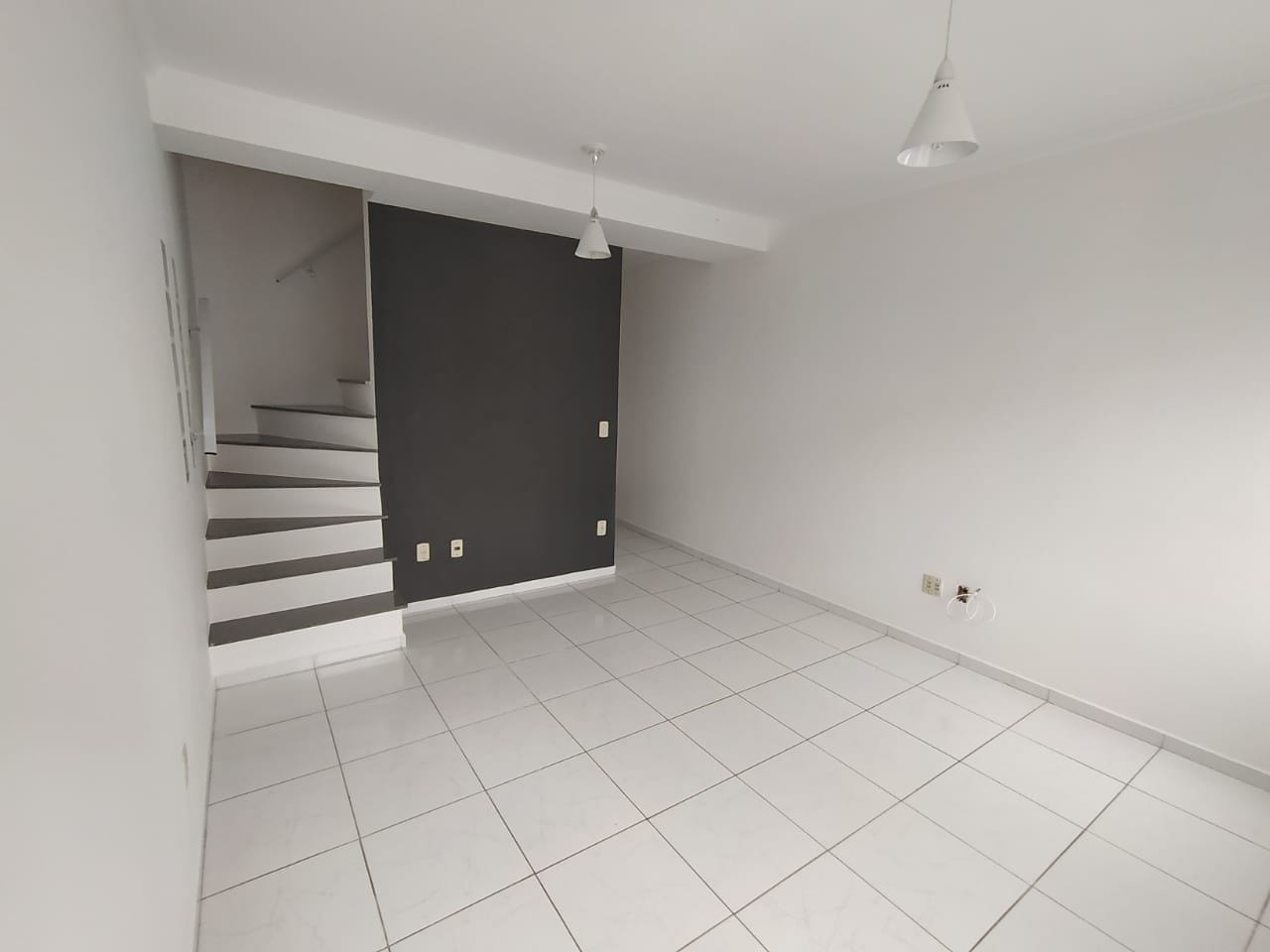 Casa à venda com 2 quartos, 67m² - Foto 1